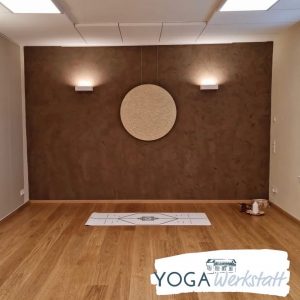 Das Wandobjekt Sonne ist als Auftrag für die Yoga-Werkstatt von Yoga mit Miriam entstanden